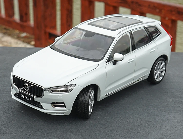 1:18 Высокая тщательная VOLVO новая спортивная версия XC60 сплав модель автомобиля статические металлические модельные автомобили с оригинальной коробкой