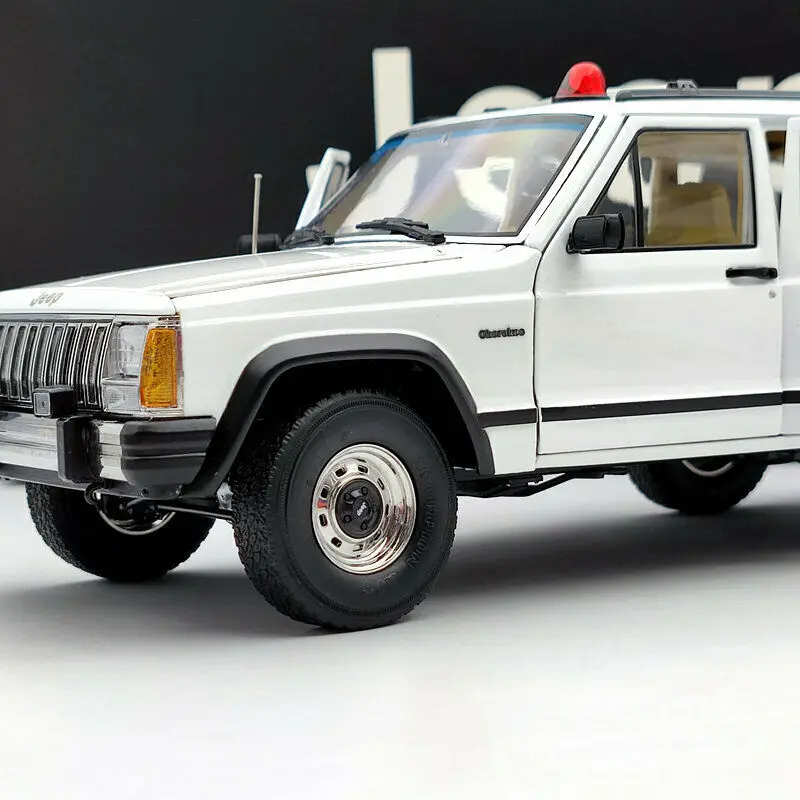 1/18 지프 XJ 체로키 SUV 4x4 화이트 다이캐스트 모델, 한정 컬렉션 다이캐스트 모델 자동차