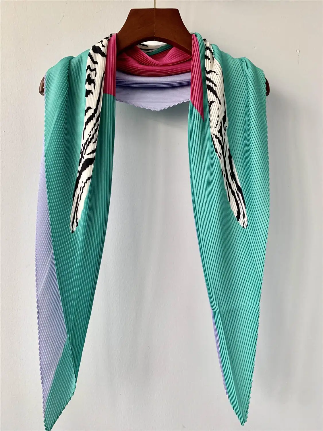 Женский шарф Issey fold style шифон Солнцезащитная шаль Осень-зима произвольный Шелковый шарф - Цвет: Изумрудно-зеленый