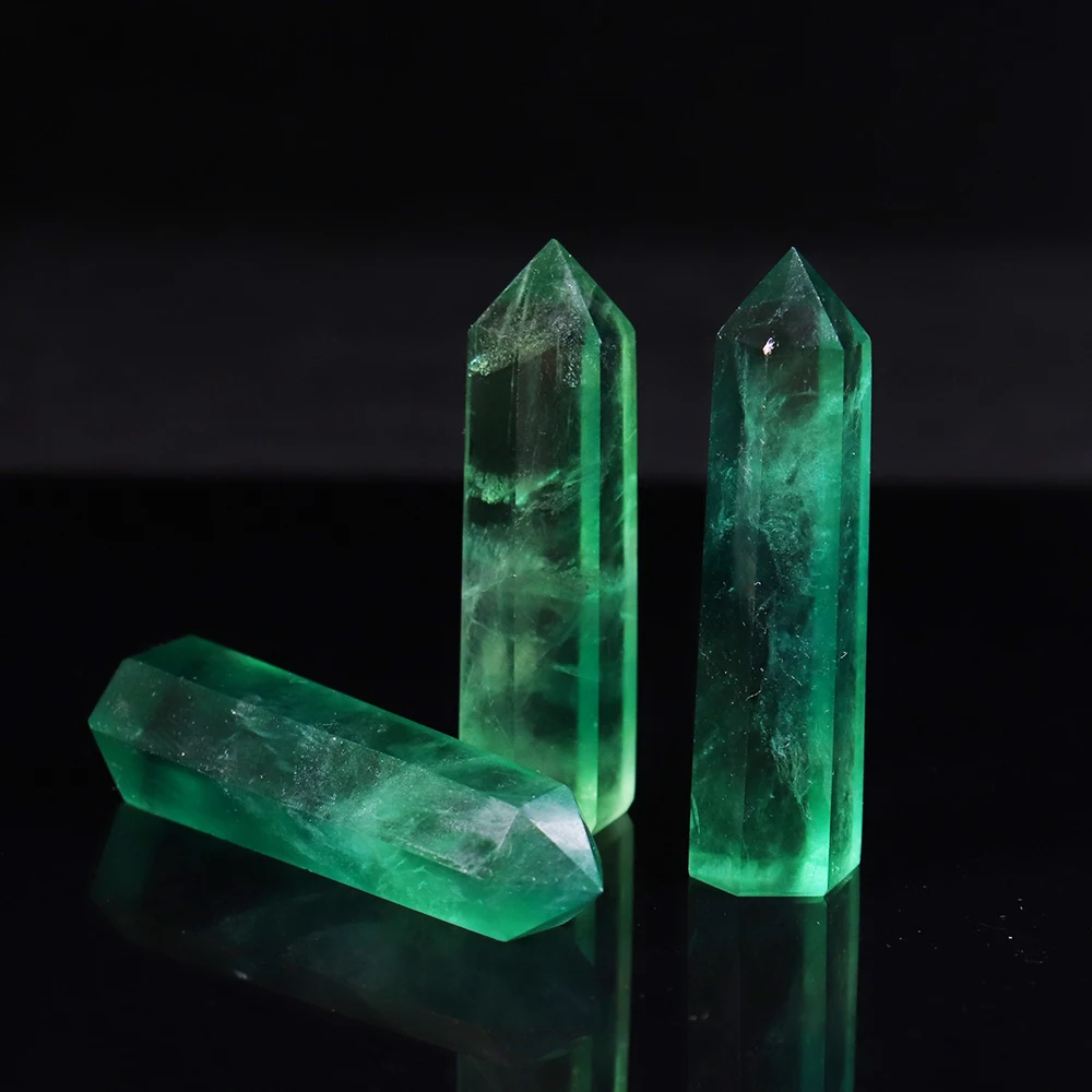 флюорит caf2 (плавиковый шпат). набор векторных значков в виде кристаллов. глютен формула химическая. строение кристалла кварца. аметист на флюорите.