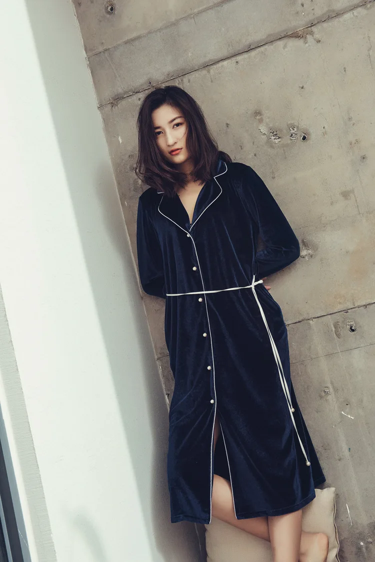 Женская новая Корейская Высококачественная удлиненная ночная рубашка, Золотая Бархатная однотонная зимняя одежда с длинными рукавами, неглиже, женские халаты, одежда для сна