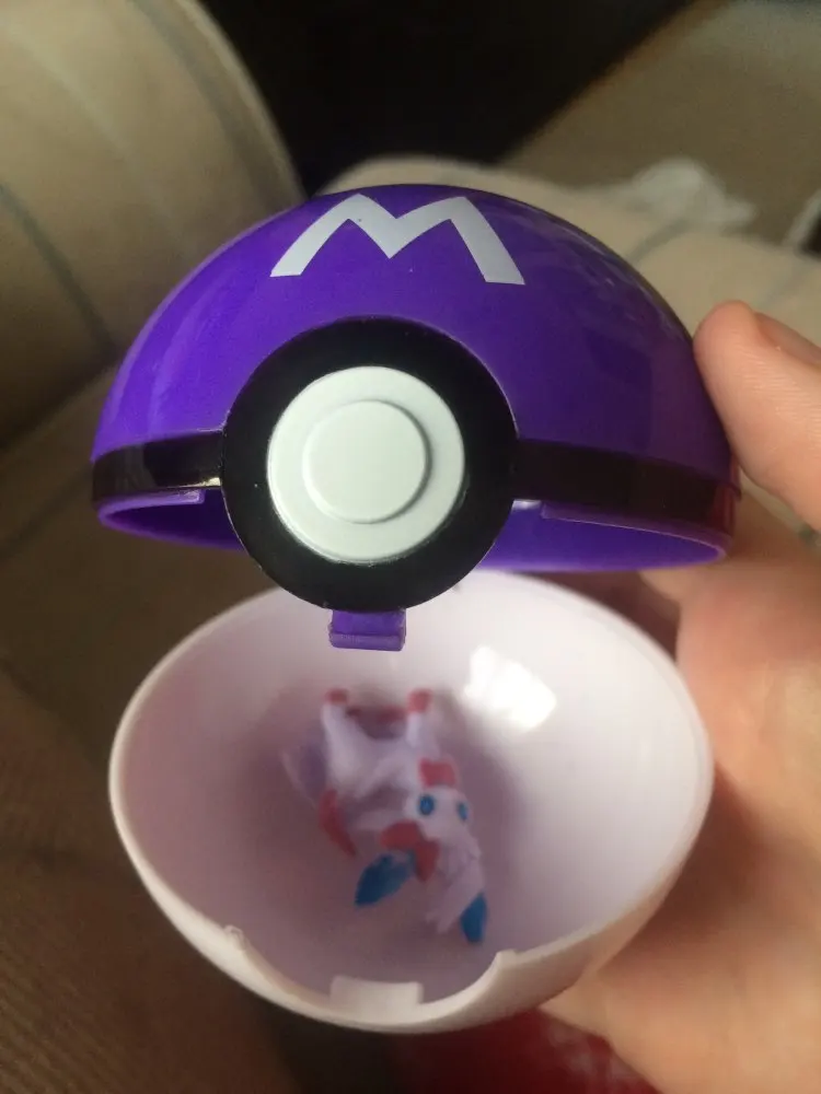 1 Pokebola + 1 Pokemon Grande Brinquedo Boneco Barato Natal