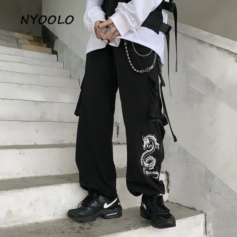 NYOOLO Harajuku уличная вышивка дракона Большие Штаны карго с карманами осенний термоусадочный комбинезон брюки с эластичной резинкой на талии для мужчин и женщин - Цвет: Черный