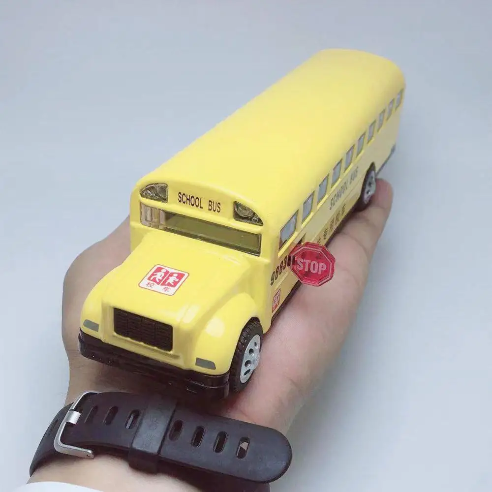 

Exquisite 1:32 American school bus alloy car model,simulation die-casting sound and light pull back bus model,free shipping
