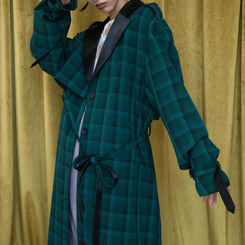 TWOTWINSTYLE Hit Color Plaid Windbreaker For Women