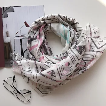 

New style matching quality scarf Women autumn and winter cotton Fashion Print silk scarf luxury lady cotton material Beach Shawl
