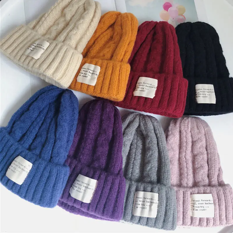 Женская вязаная шапка с меховыми помпонами однотонная теплая шерстяная