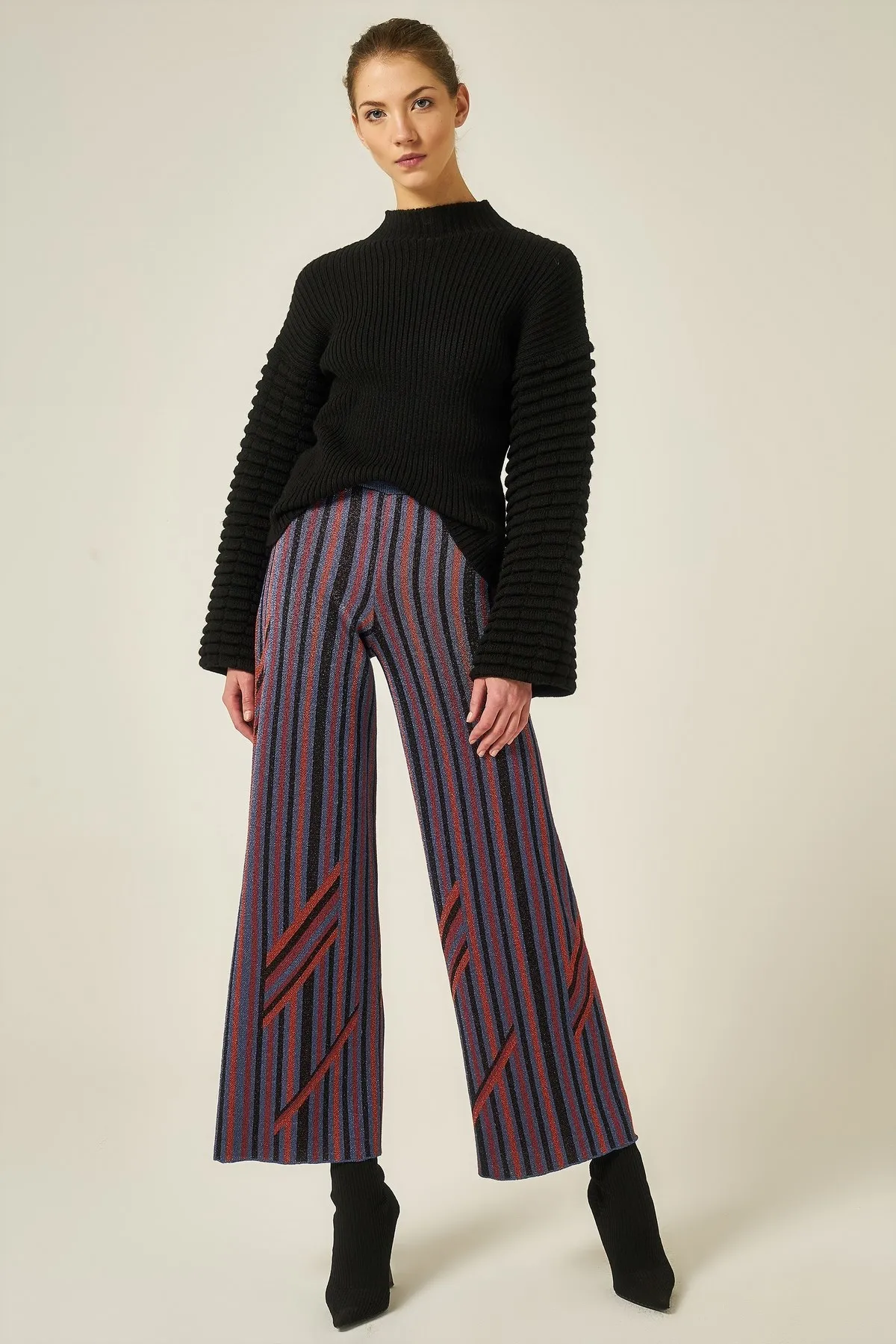

Striped Silvery Beli Wheel Pants