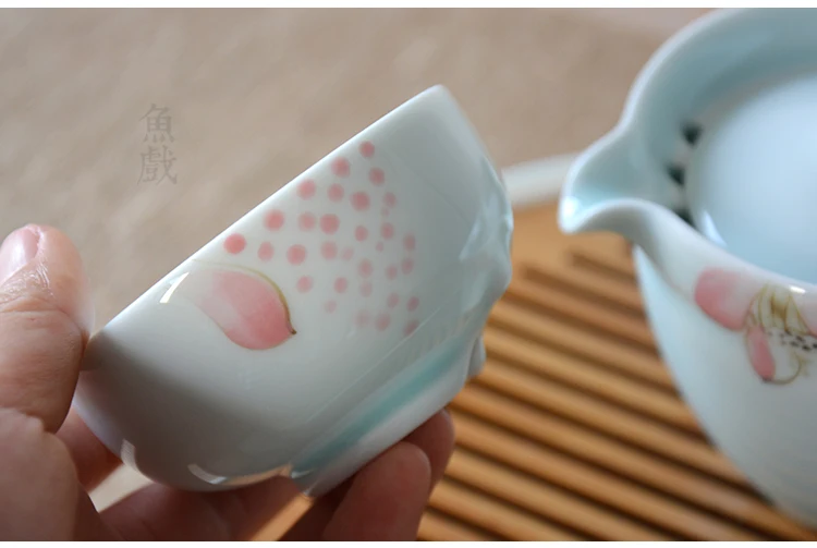 Celadon Fish Play ручной росписью Быстрый чайный набор чашка горшок Личный офис путешествия портативный керамический кунг-фу черный чай посуда