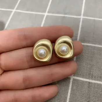 

Low Gloss magnetic concave convex irregular small Pearl Gold Stud Earrings Pearl Bow Earrings women accessories oorbellen