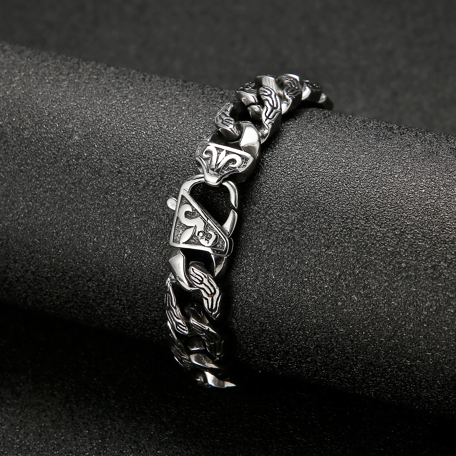 Vintage Style Bracelet Men's Unique Carved Cuban Bracelet Stainless Steel Men Bracelet Fashion Hip-Hop Party Jewelry