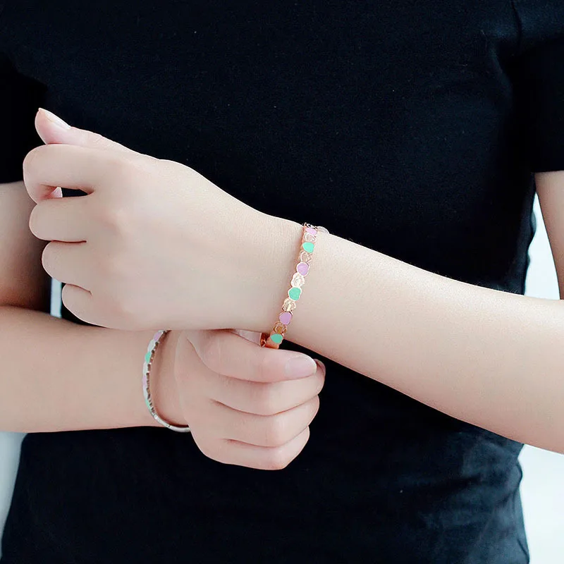 Tanie STH009 stal nierdzewna vintage złoty kolor bransoletki kobiety akcesoria luksusowa marka serce emalia bransoletka z Logo