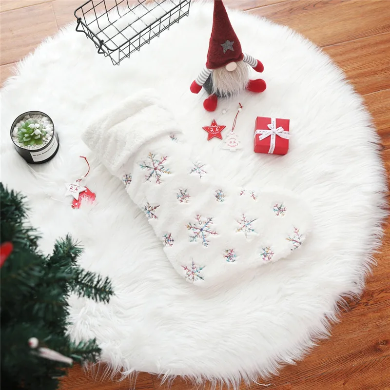 Снежинки вышитые белый плюш рождественские чулки Подарочная сумка Висячие петли Рождественская елка камин конфеты носки