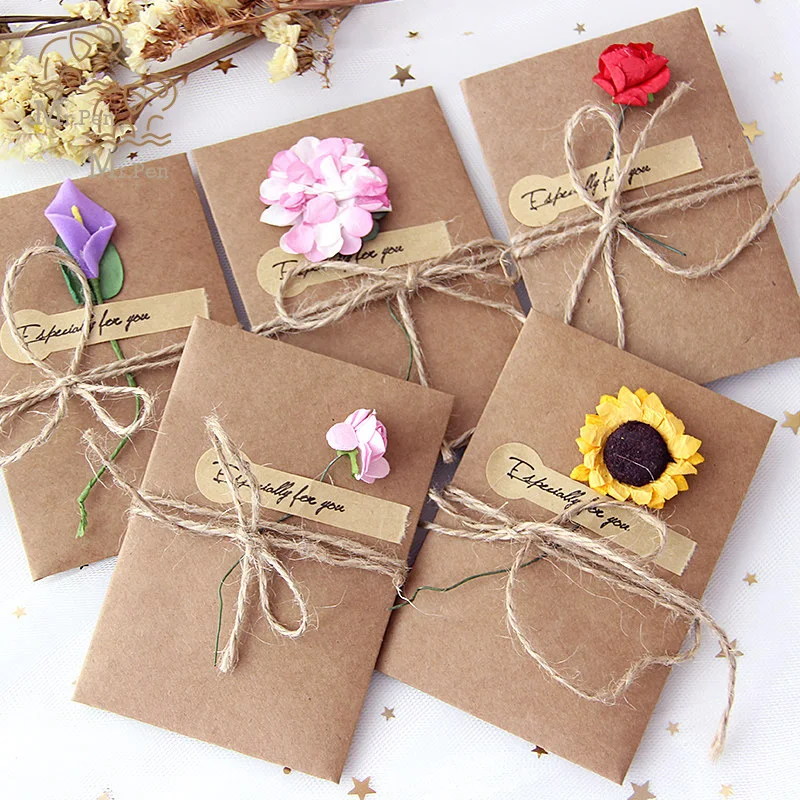 Оригинальный конверт. Как упаковать открытку в бумагу. Конверт крафт упаковка. Красивая упаковка конверта. Украшение конверта.