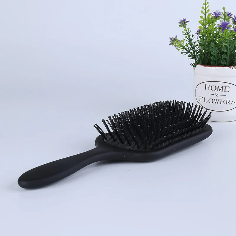 Cool black is specially designed for hot style beauty makeup, portable comb, smooth hair, anti-static plastic head, tt hair styl