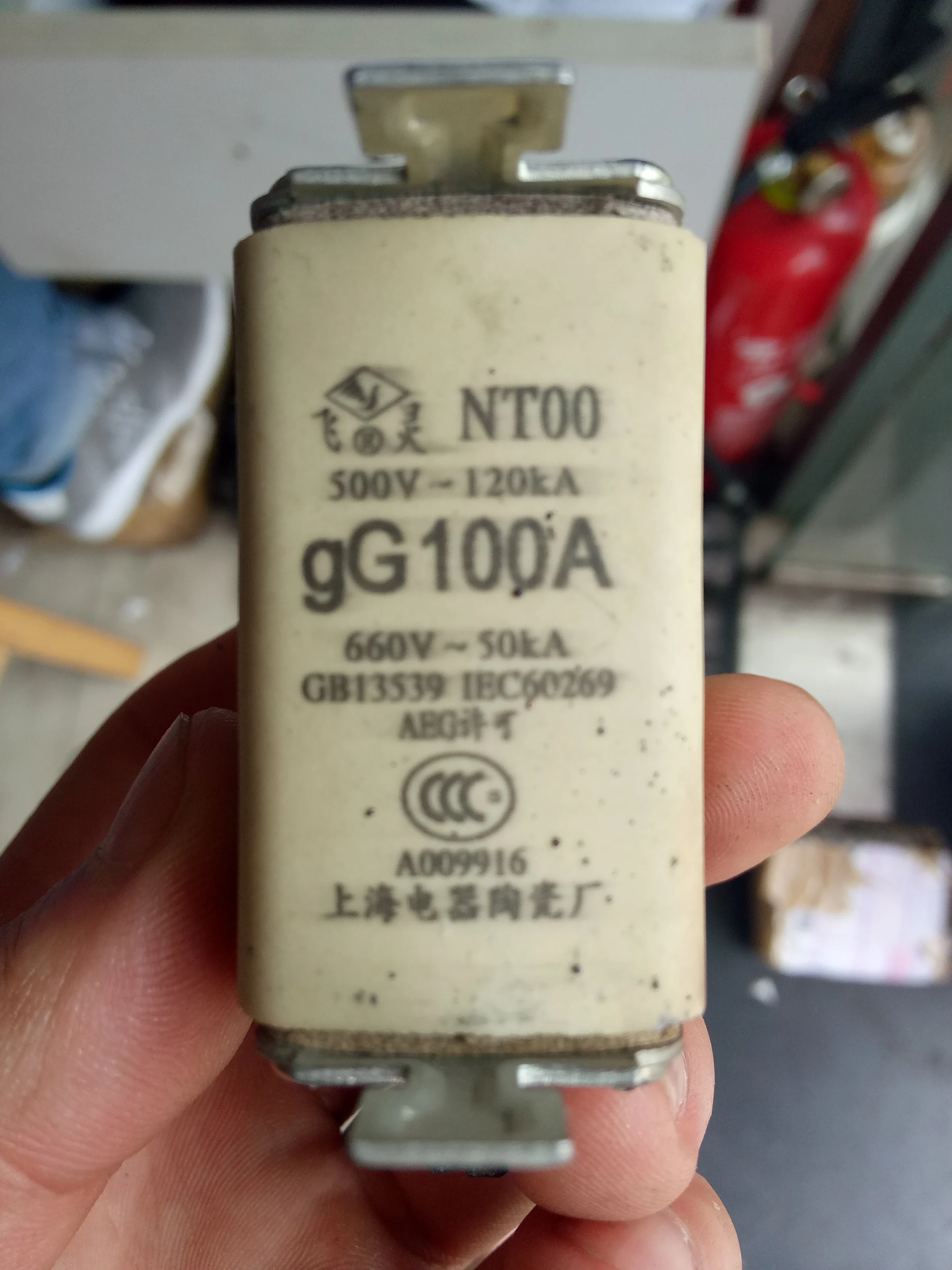 Предохранители: NT00 50A 500 V/690 V gG/NT00 100A 500 V/660 V/NT00 63A 500V gG/NT00 80A 660V gG