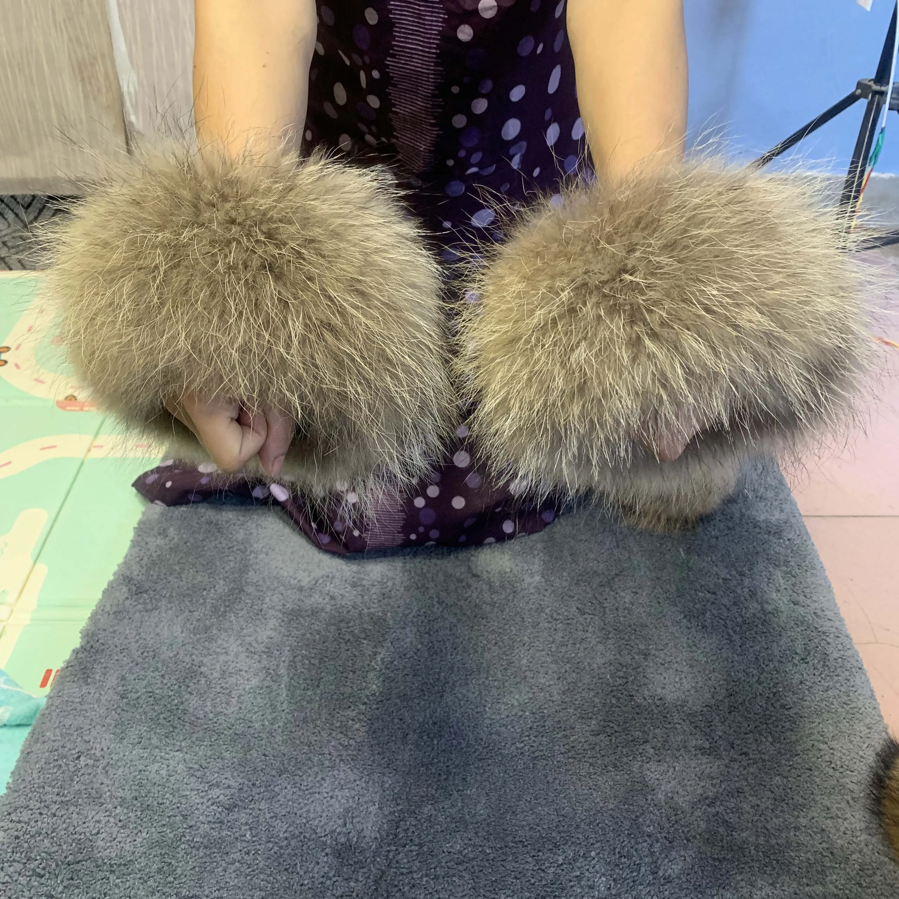 Рисунок 5 - Натуральный мех енота манжеты с