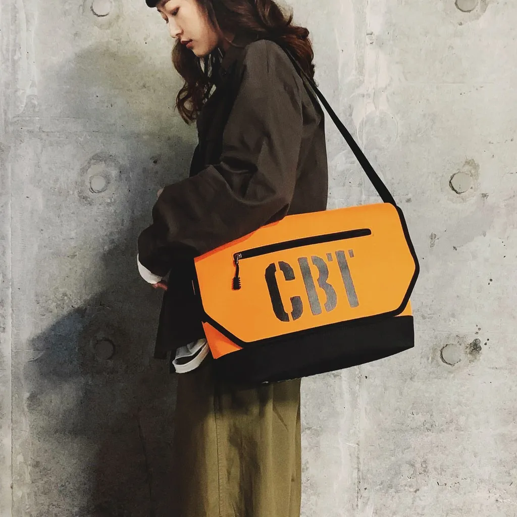 

2020 Fashion Couple Large Capacity Flip Messenger Bag Street Trend Student Bag Unisex Oxford Travel Student Bag Mobile Phone Bag