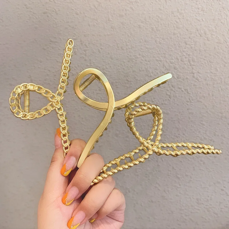 Ruoshui Woman Metal Hair Claws Hair Accessories Chic Barrettes Hairclips Hairpins Ladies Hairgrip Headwear Girls Ornaments Crab