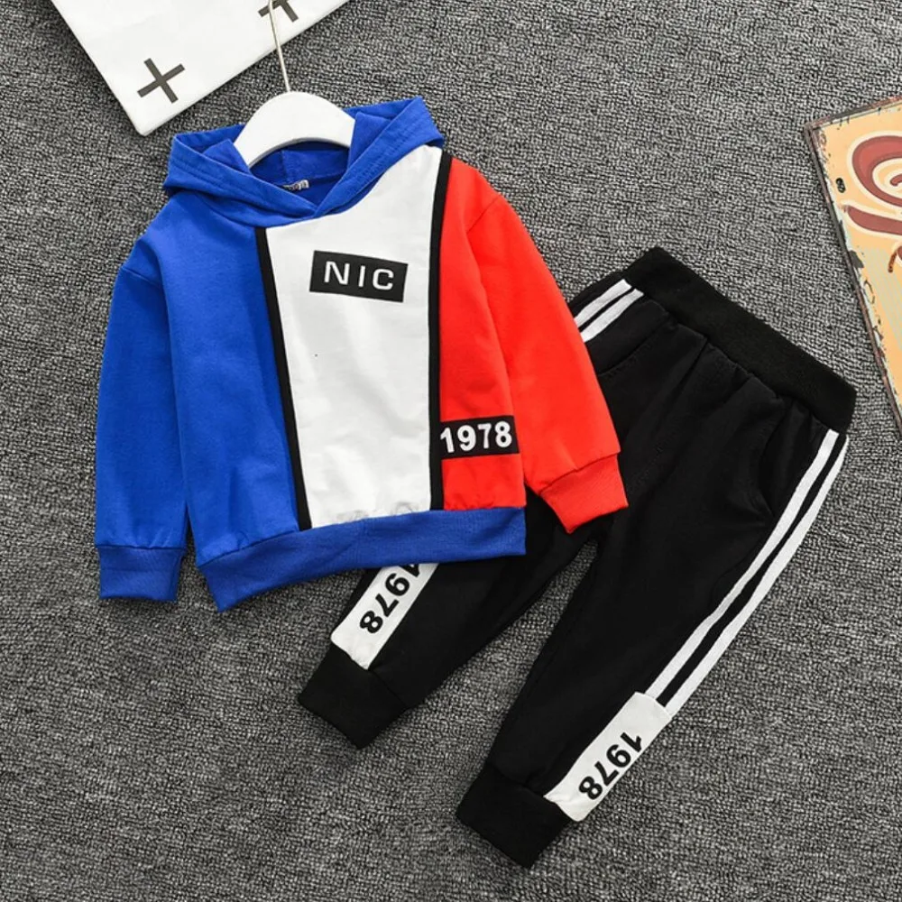 Boy's Wonderful Letter Print Pullover Hooded Tracksuit-Model Show 2