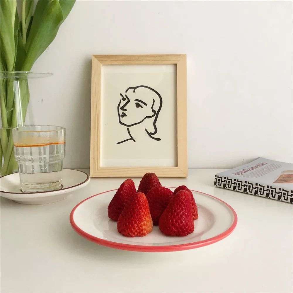 

Chic Ceramic Bread Plate with Red Strip Nordic Round Dessert Cake Fruit Soup Breakfast Plates Tray for Home Ins ondo same style