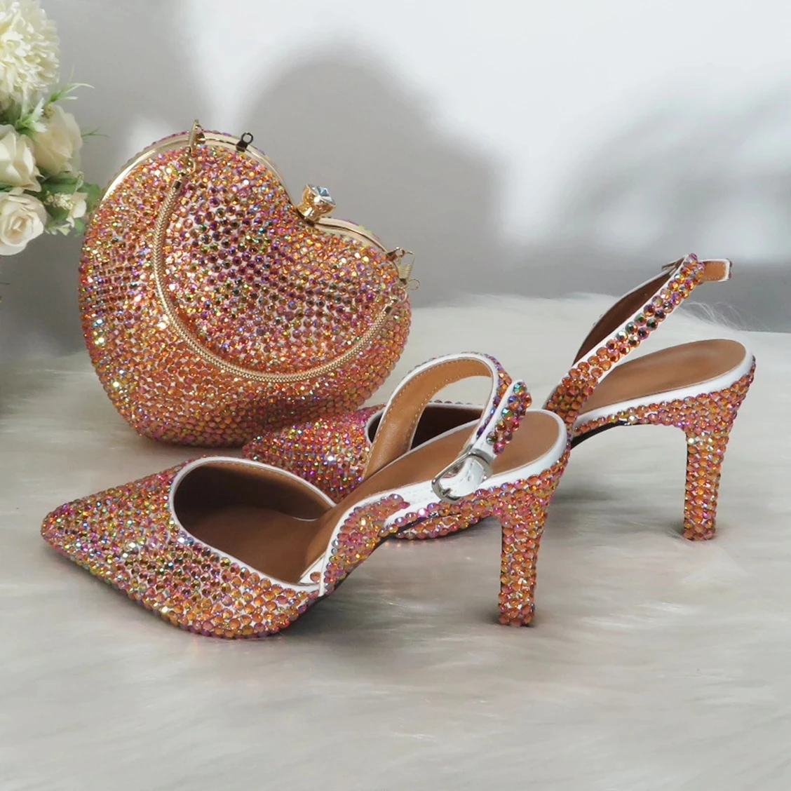 

2024 Pointed Toe Crystal Sandals Bridal Wedding Shoes And Heart Bag Golden Party Dress Shoes Thin Heels Women's Handbag