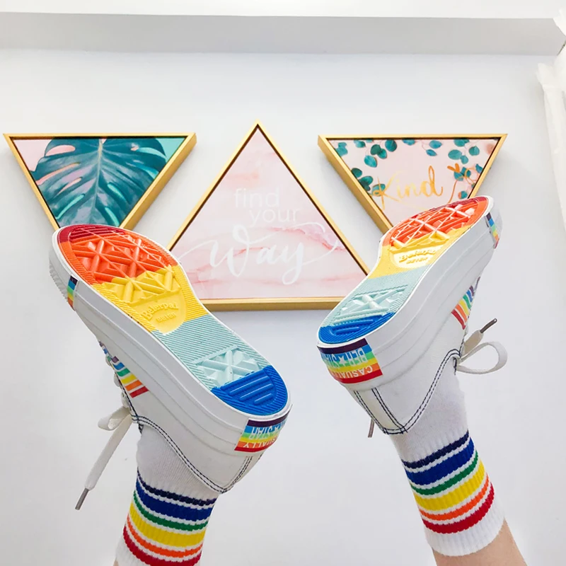 

Personality rainbow canvas shoes women's shoes 2019Korean version of the tide fashion dreamy wild summer small white shoes women