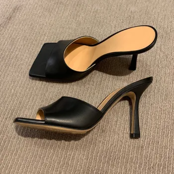 

High-heeled sandals for women in the summer of 2019 wearing square-headed net red fashion leather slippers sandals 3 color