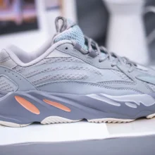 running shoes under 700