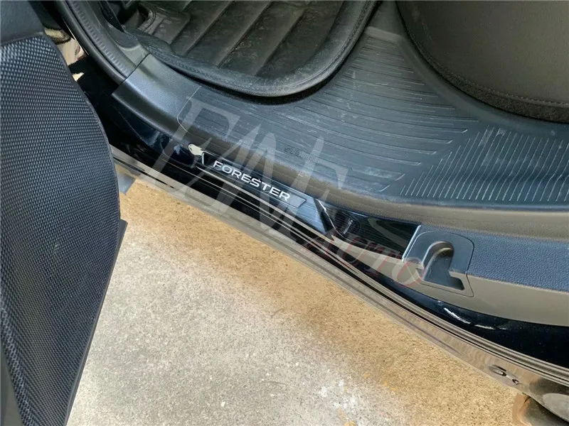 Нержавеющая сталь порога Накладка защита порогов протектор Накладка для Subaru Forester - Цвет: A