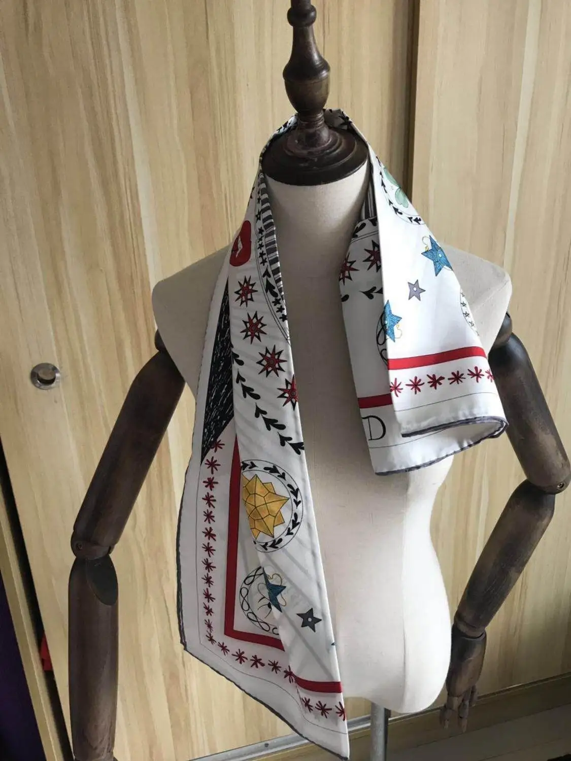 Женский квадратный шарф 90*90 см элегантный шаль из 2019 шелка с принтом солнца