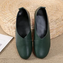 Новые женские лоферы ручной работы из искусственной кожи; повседневная обувь на плоской подошве; женские мокасины без застежки; водонепроницаемые слипоны