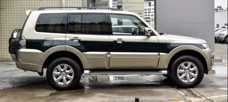 Наклейка для кроссовера цветная полоска Mitsubishi Pajero V93 V97 2019|Наклейки на автомобиль|