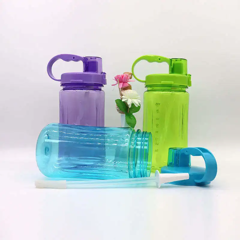 

Creative Fashion Simple Large Water Bottle 2000ml Large Capacity Sports Water Bottle Portable Straw Cup with Large Scale Handle