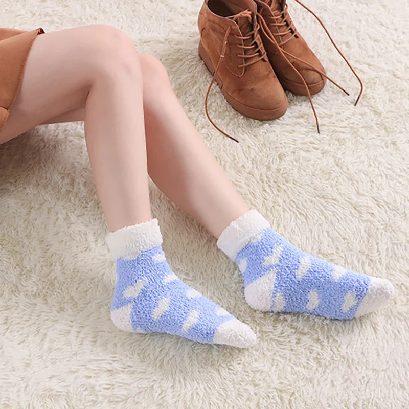 Осенне зимние плотные теплые носки из бархата кораллового цвета махровые в форме