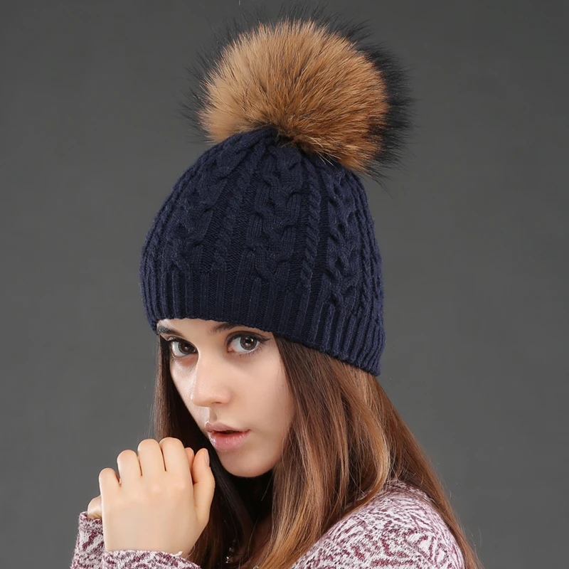 CNTANG 2026 Damen Doppellagige Strickmützen Winter Warme Beanie-Mützen Wollmütze mit Bommel Natürliches Waschbär-Fell Modische Damen-Kappe – Detail 9