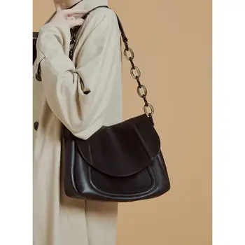 

Acylic chain Strap Messenger Bag Women flip cover Shoulder Bag Black Slung Large capacity Post