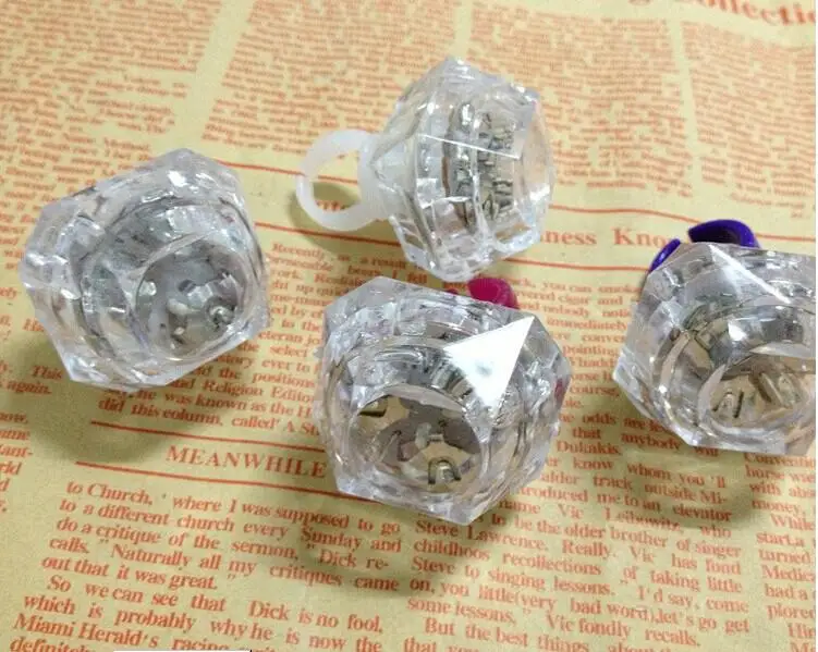 100pcs/lot LED toys Crystal Diamond Finger Ring Square Diamond LED Finger Ring LED Flashing Light Glow up Flashing finger Ring