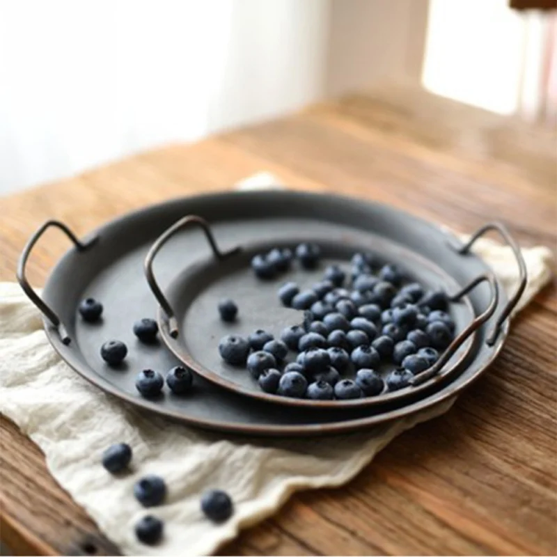 

European Retro Plate With Handles Handcrafted Round Wrought Vintage Storage Bread Tray Home Decoration Garden Restaurant