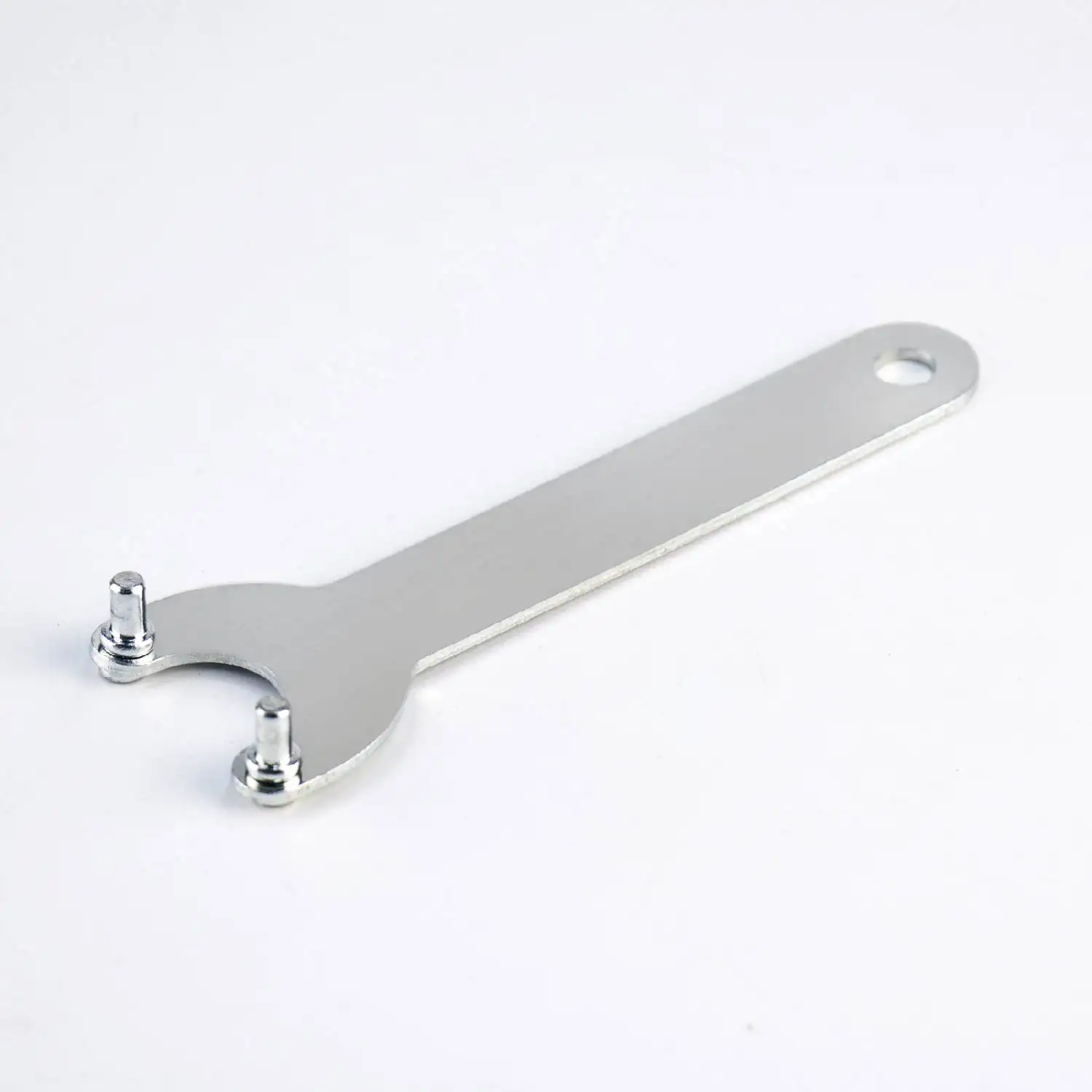 Машина шлифовальная угловая Kolner KAG 125/750 (Мощность 750 Вт, диаметр диска 125 мм, скорость вращения 11000 об/мин, блокировка шпинделя, защита от случайного пуска)