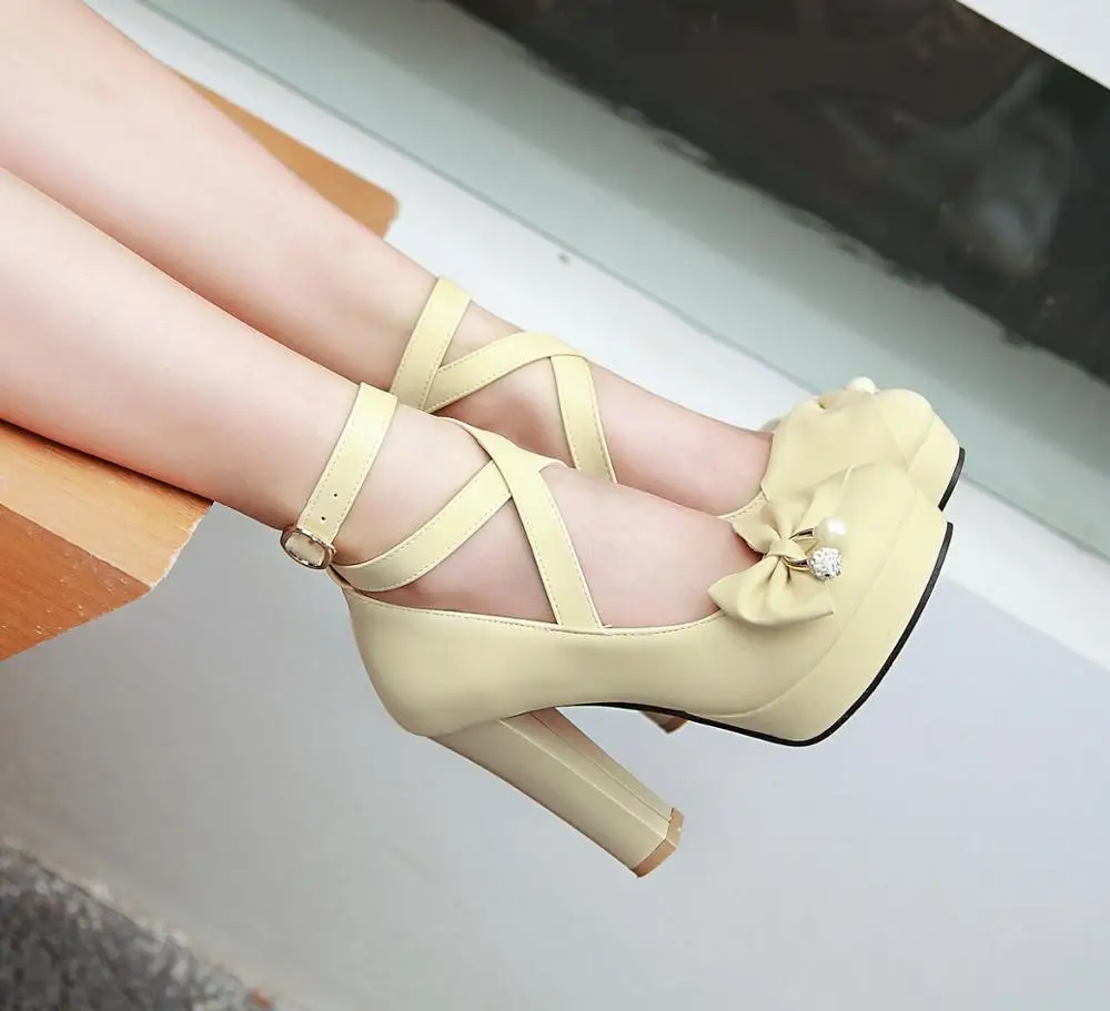 Shoes : Korean Princess Color Black Buckle Heels