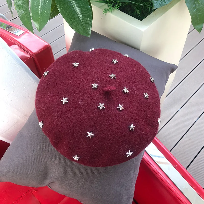 wine red Женские шапки осень-зима новые Звездные шипованные шерстяные береты Корейская версия японских диких тыквенных художников шапочки - Цвет: wine red
