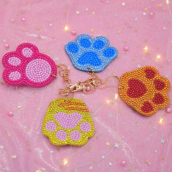 

Creative Diamond Painting Cute Keychain Small Pendant Handmade DIY Accessory Material Box Animal Claw Hand-shaped Brush