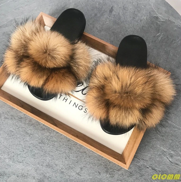flip flops with fur pom pom