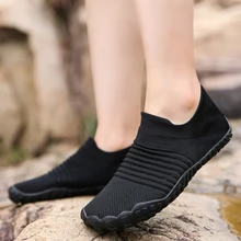 Черные быстросохнущие туфли для плавания женская обувь с пятью пальцами летняя Нескользящая водонепроницаемая обувь пляжная обувь для плавания и серфинга Большие размеры