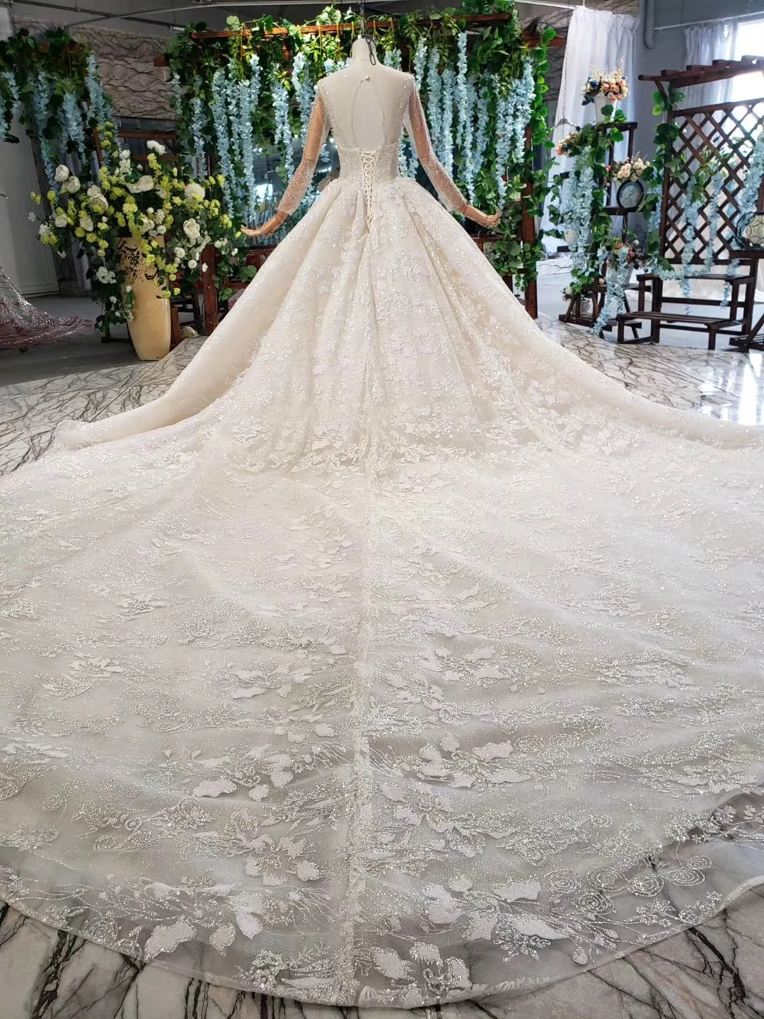Custom Made Long Sleeves Shiny Wedding Dresses With Glitter Special Sparckly Lace Wedding Gowns New Fashion Robe De Mariee