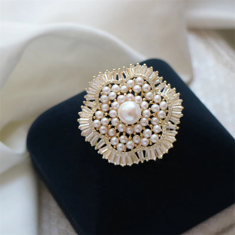 Women's 18k Gold Plated Round White Pearl Pin Brooch