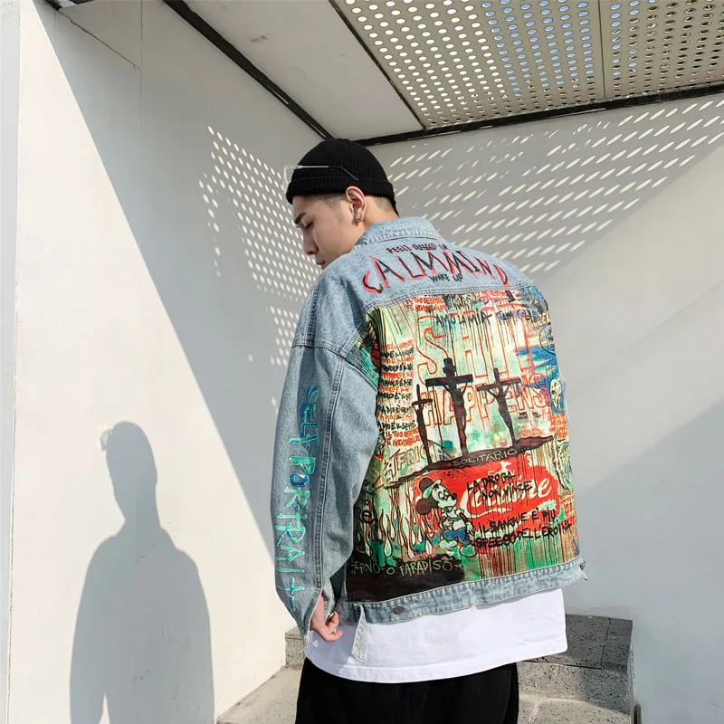 Ceny Spokojny umysł szczęśliwy duch mały Demon Graffiti drukuj stary uszkodzony z dziurami, dżinsowe kurtki mężczyźni kobiety luźny płaszcz