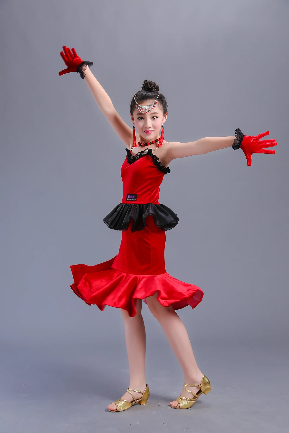 Детское платье для латинских Танцы одежда Cheongsam платье для латиноамериканских танцев для девочек летнее платье для девочек, для тренировок, уровень рукав золото бархатный латинский платье для танцев для детей