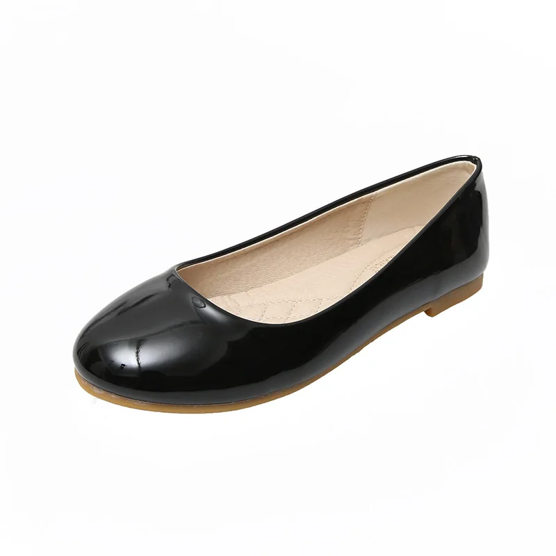 2020 г. черные и белые женские мокасины с закругленным носком Женская